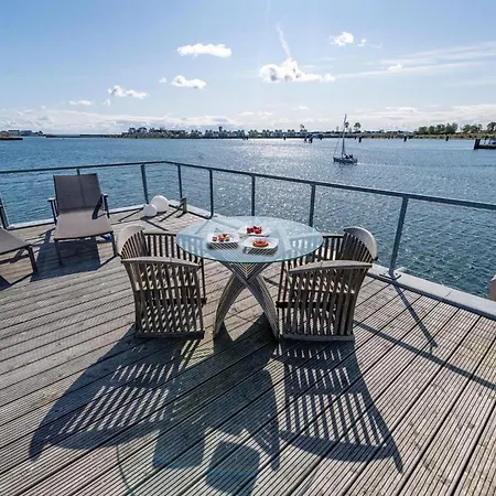 Waterfront Hotel na wodzie